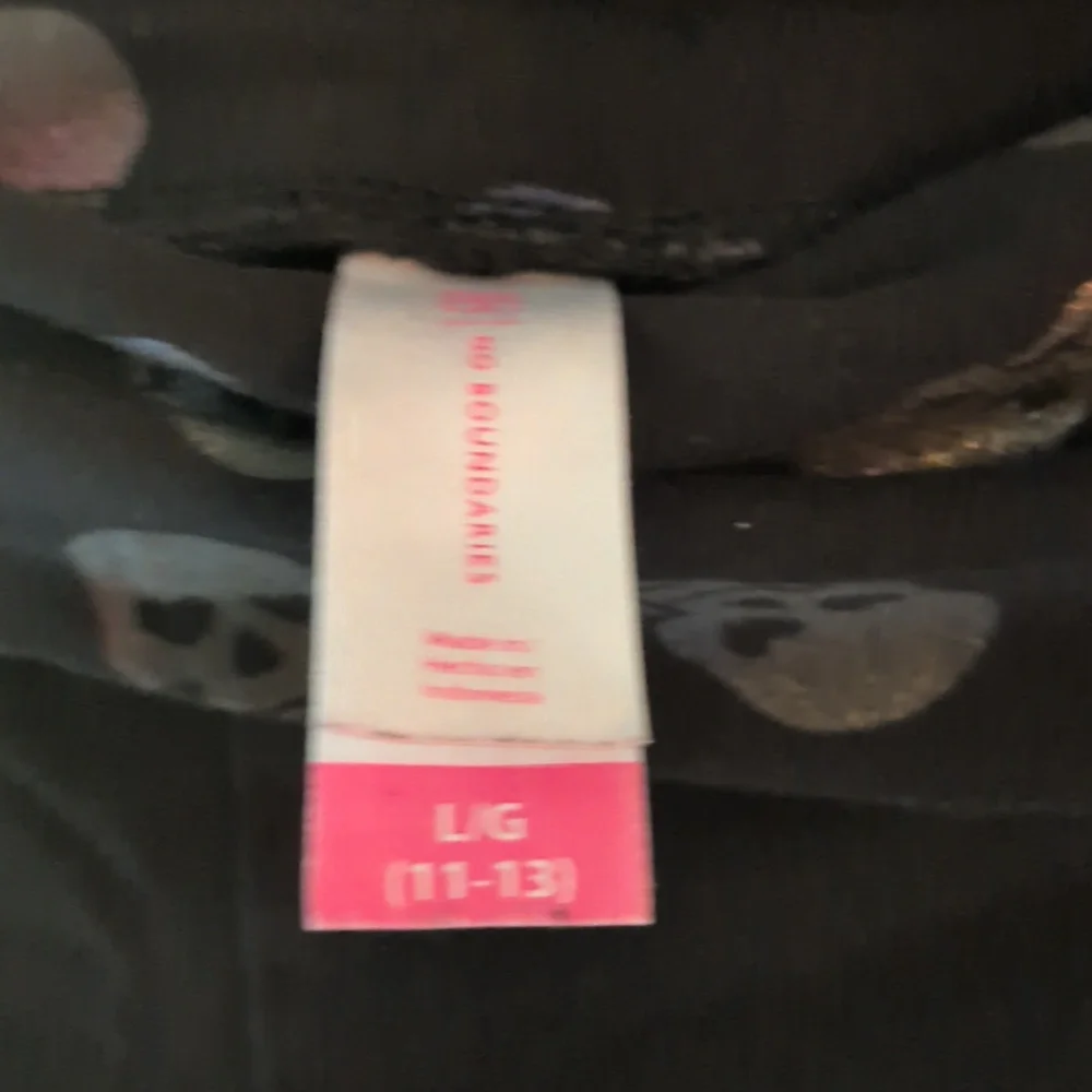 No Boundaries Black Skull Pattern capris - Picture 4 of 4